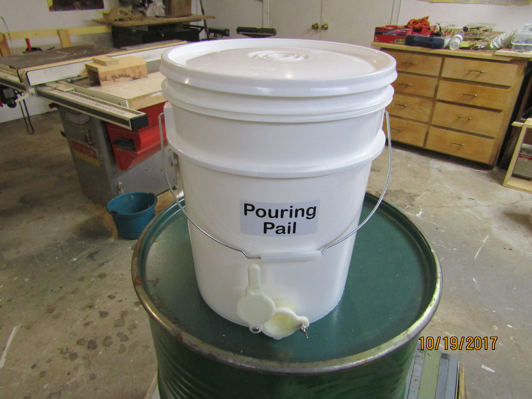 Pouring Pail 5 gallon with honey gate and metal handle